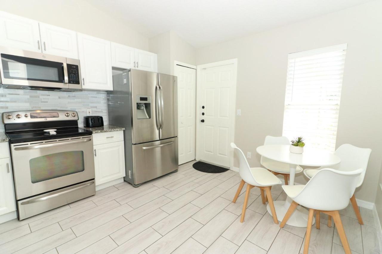 Lilys Stylish Villa Close To Disney Ideal For Long Stays ออร์ลันโด ภายนอก รูปภาพ